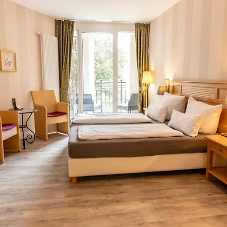 Weinquartier Burggarten 호텔 *