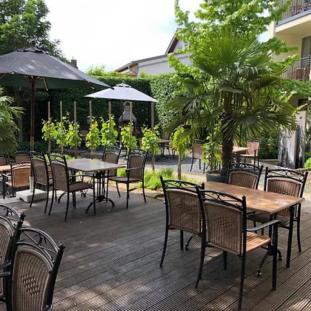Weinquartier Burggarten Отель *