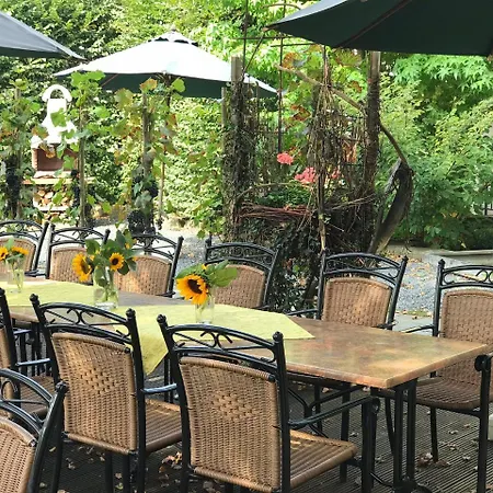 Weinquartier Burggarten 호텔 *