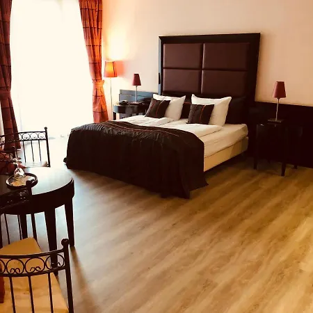 Weinquartier Burggarten Hotel *